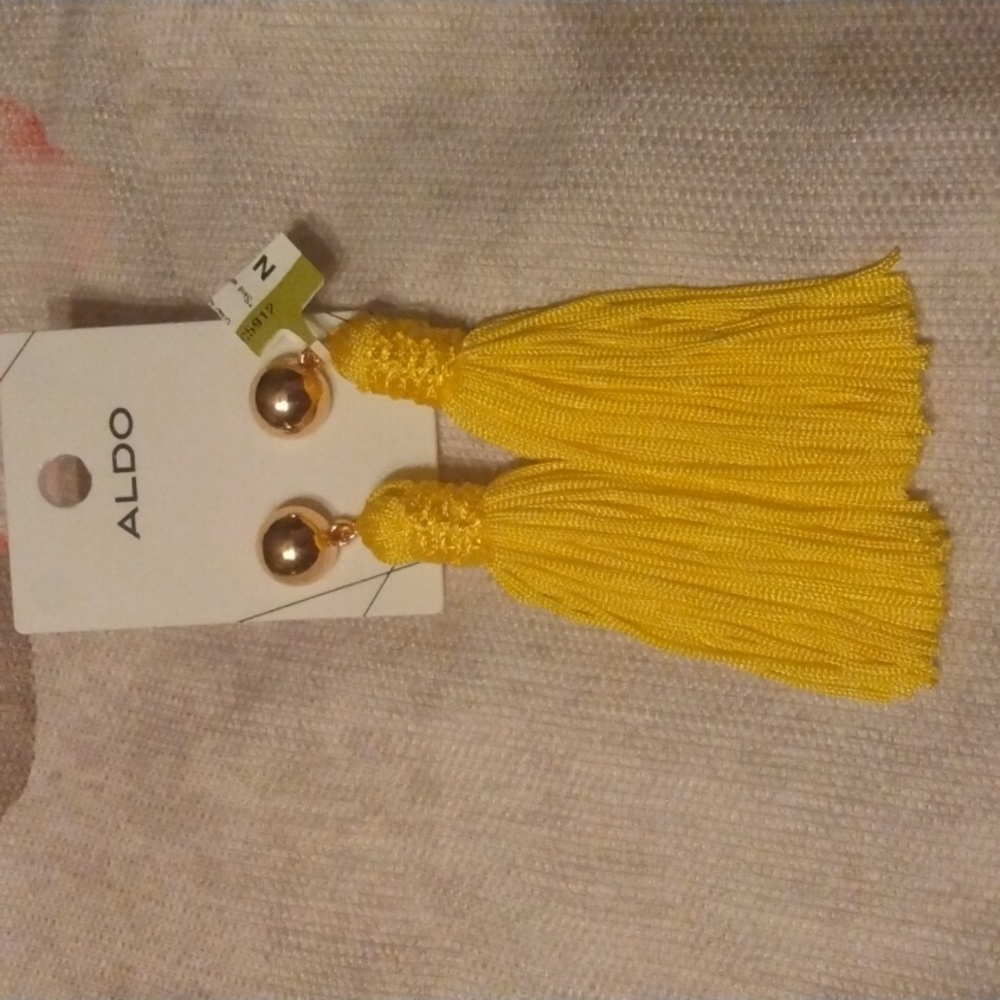 Yellow earrings - Picture 3 of 3